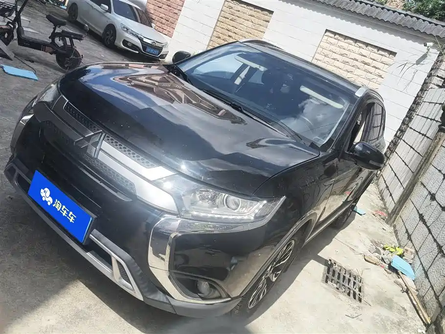 Mitsubishi Outlander 2020 — фото 1