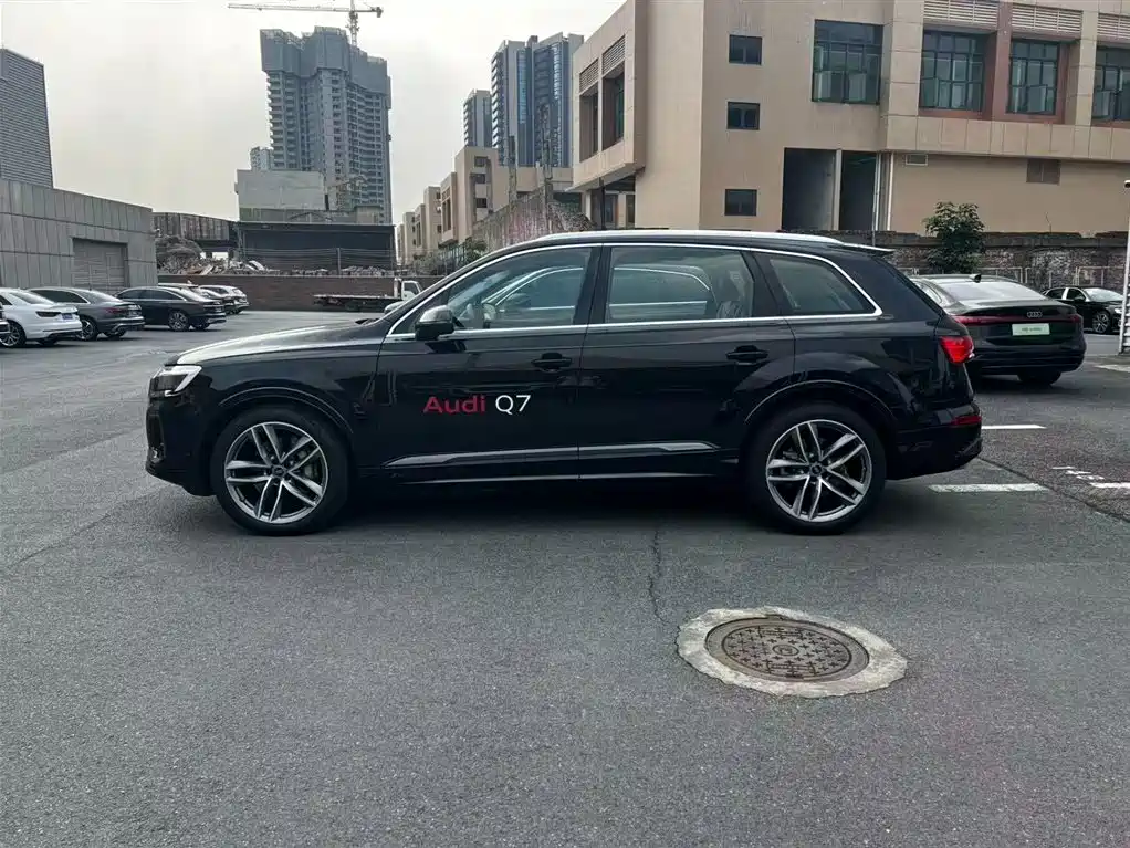 Audi Q7 2025 — фото 4