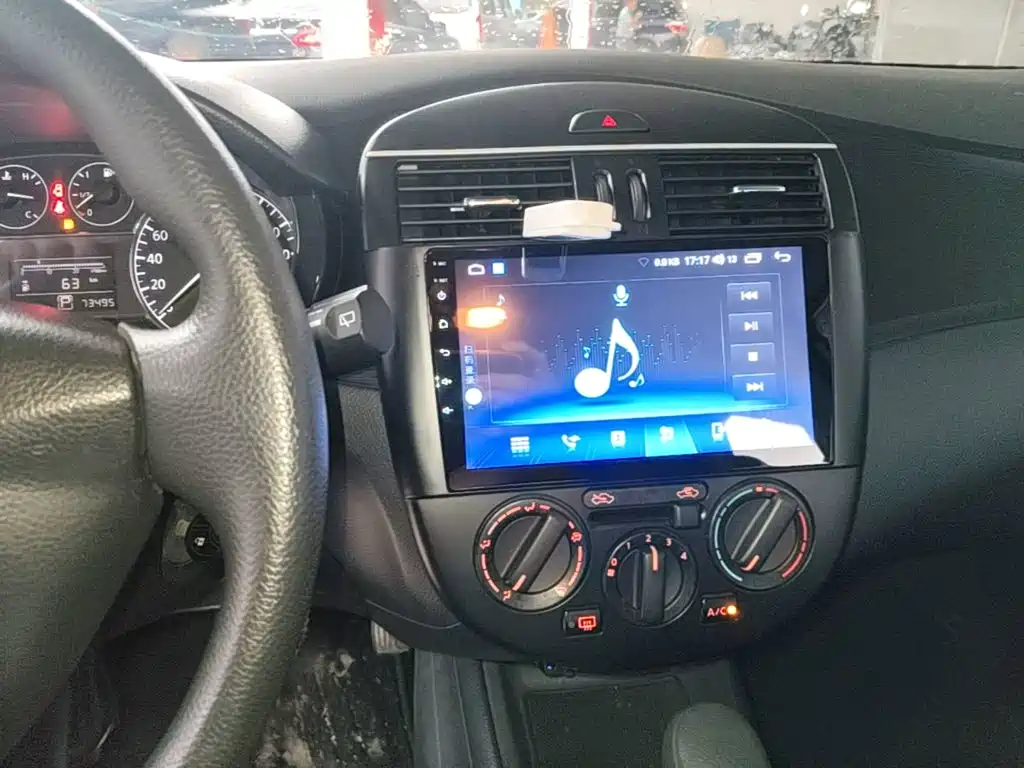 Nissan Tiida 2015 — фото 13