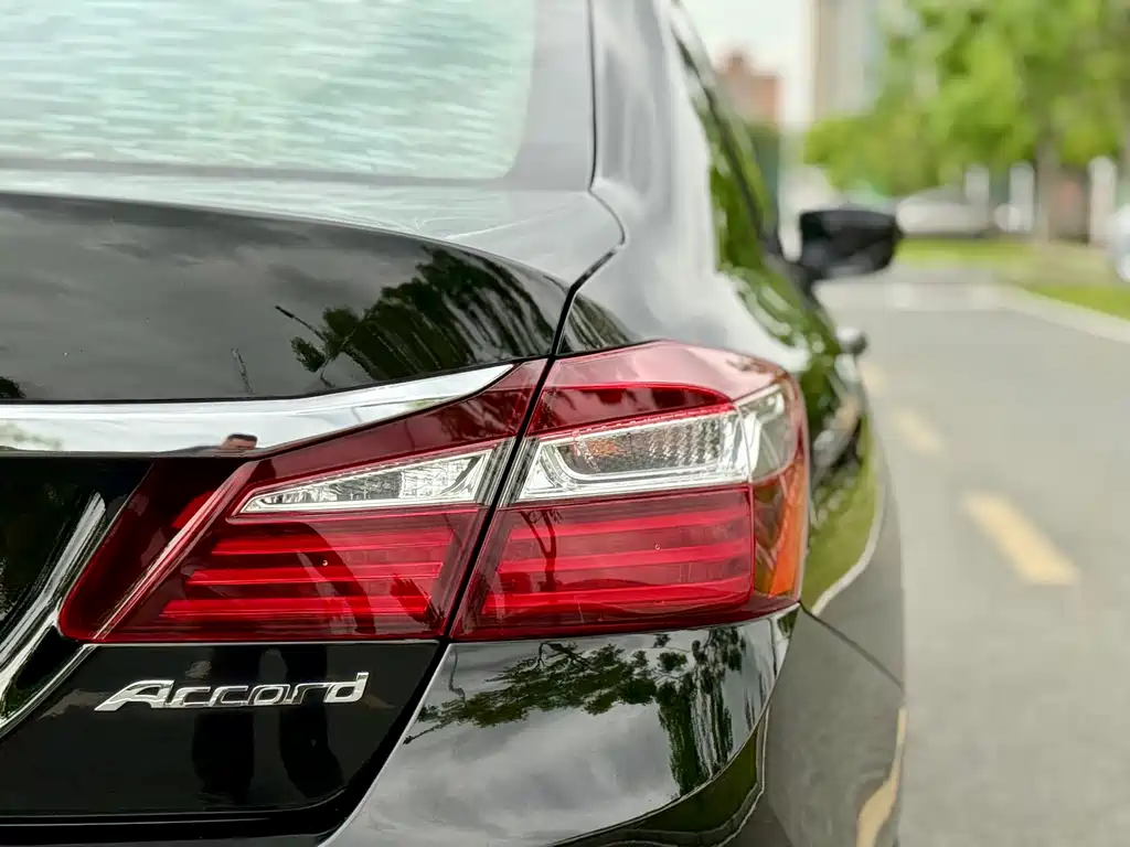 Honda Accord 2017 — фото 9
