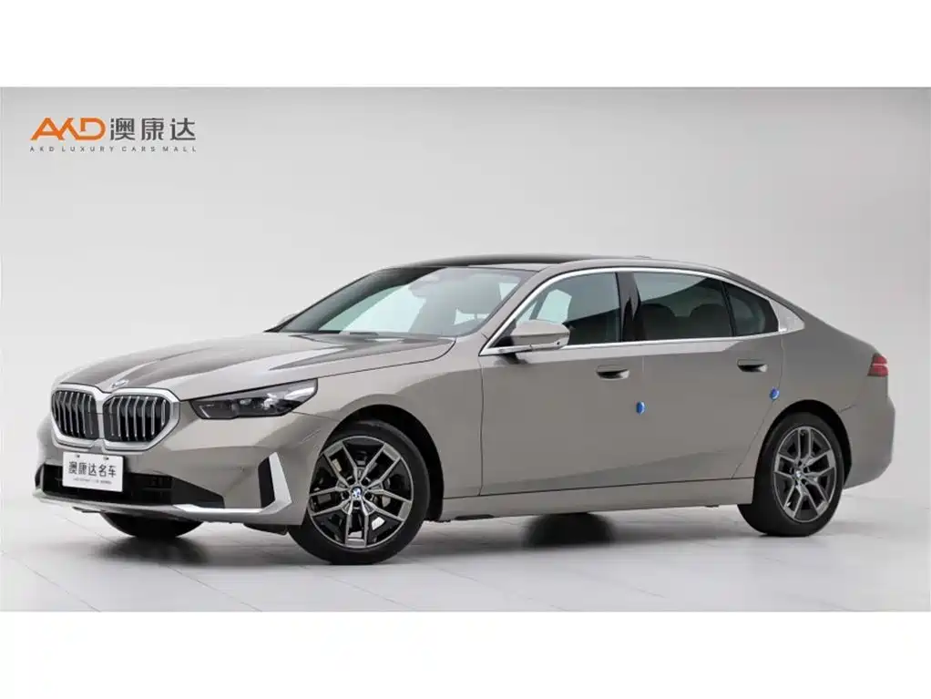 BMW 5 Series 2025 — фото 1