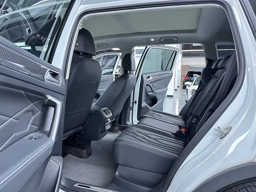 Volkswagen Tiguan L 2024 — фото 11