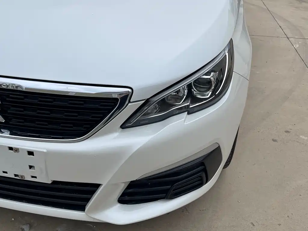 Peugeot 308 2018 — фото 2