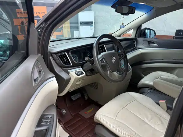 Buick GL8 2013