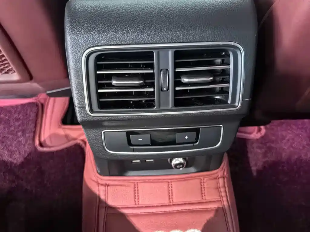 Audi Q5L 2023 — фото 13