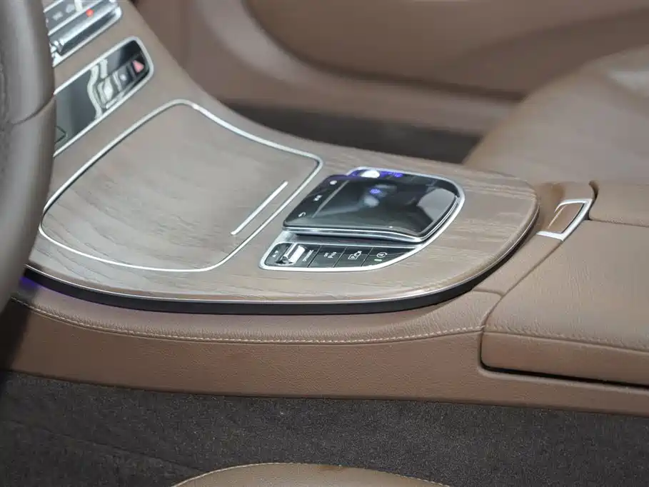 Mercedes-Benz E-Class 2021 — фото 17