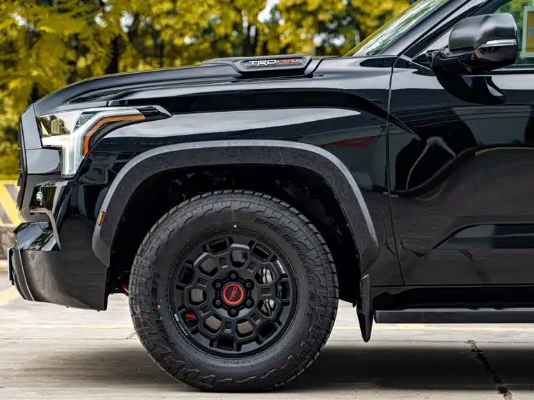 Toyota Sequoia — фото 18