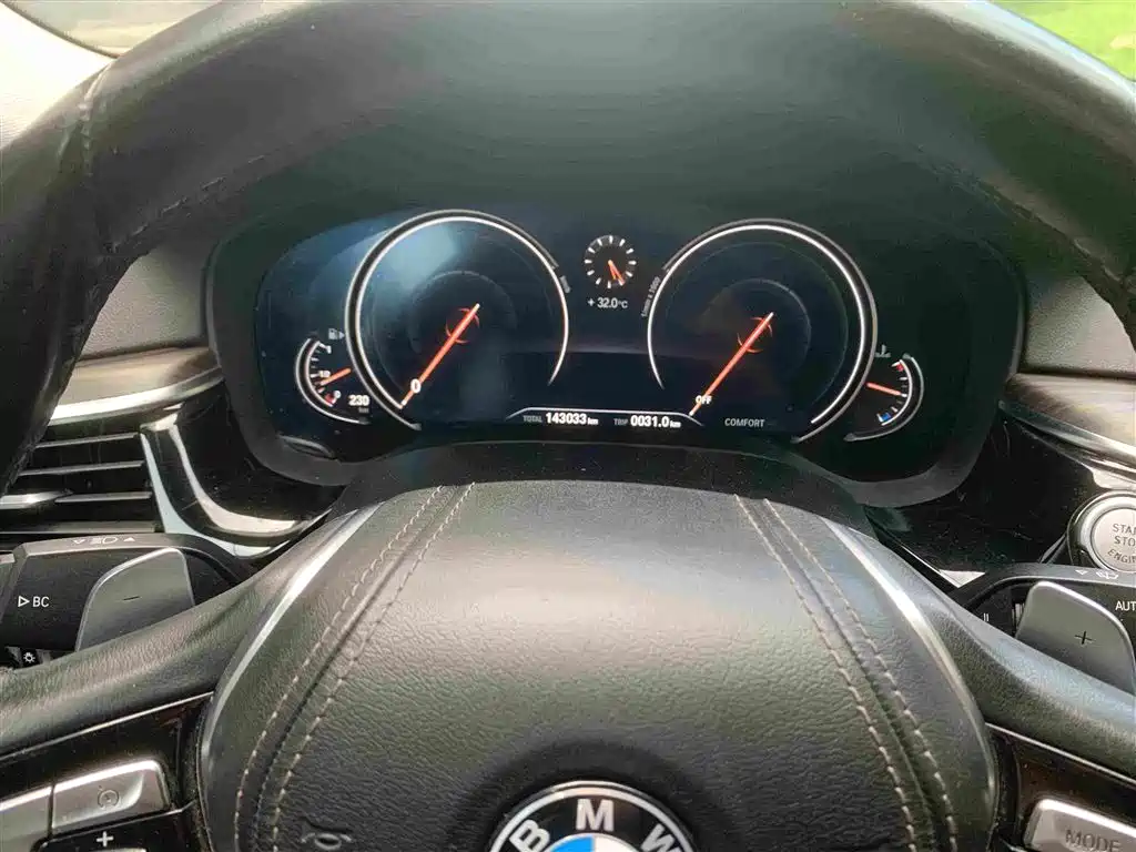 BMW 5 Series 2018 — фото 10