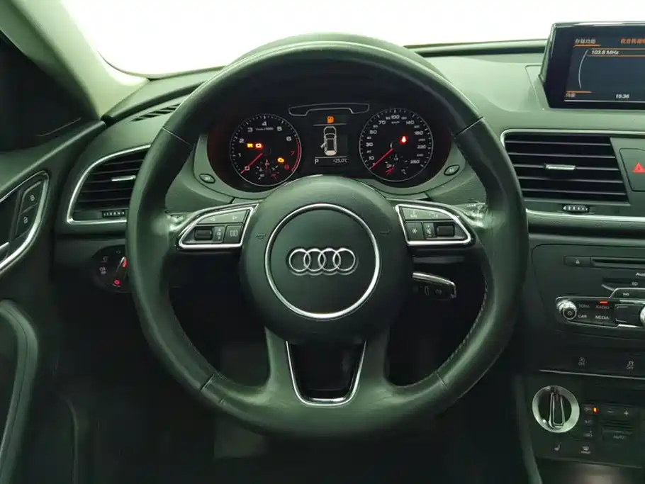Audi Q3 2014 — фото 15