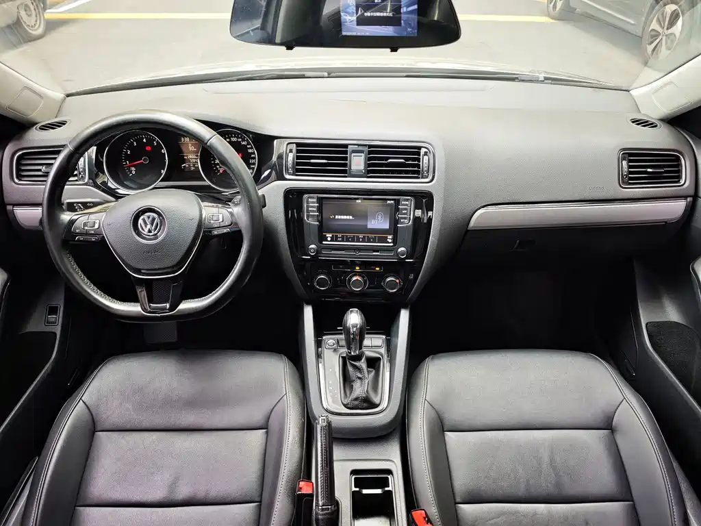 Volkswagen Sagitar 2018