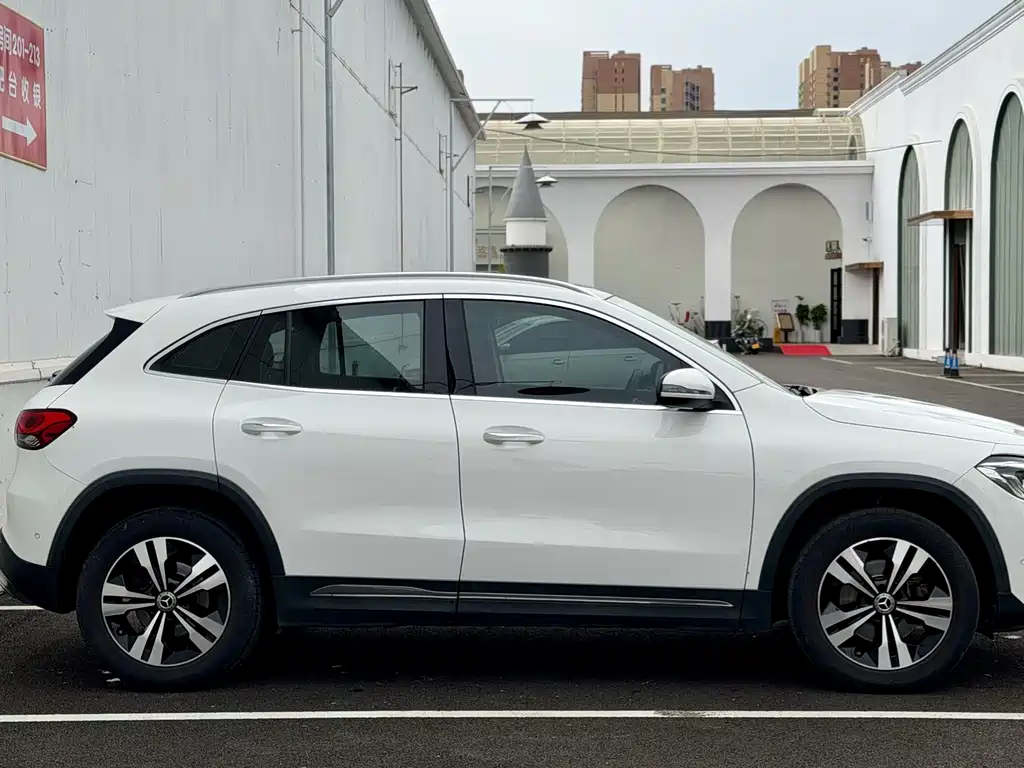 Mercedes-Benz GLA 2021