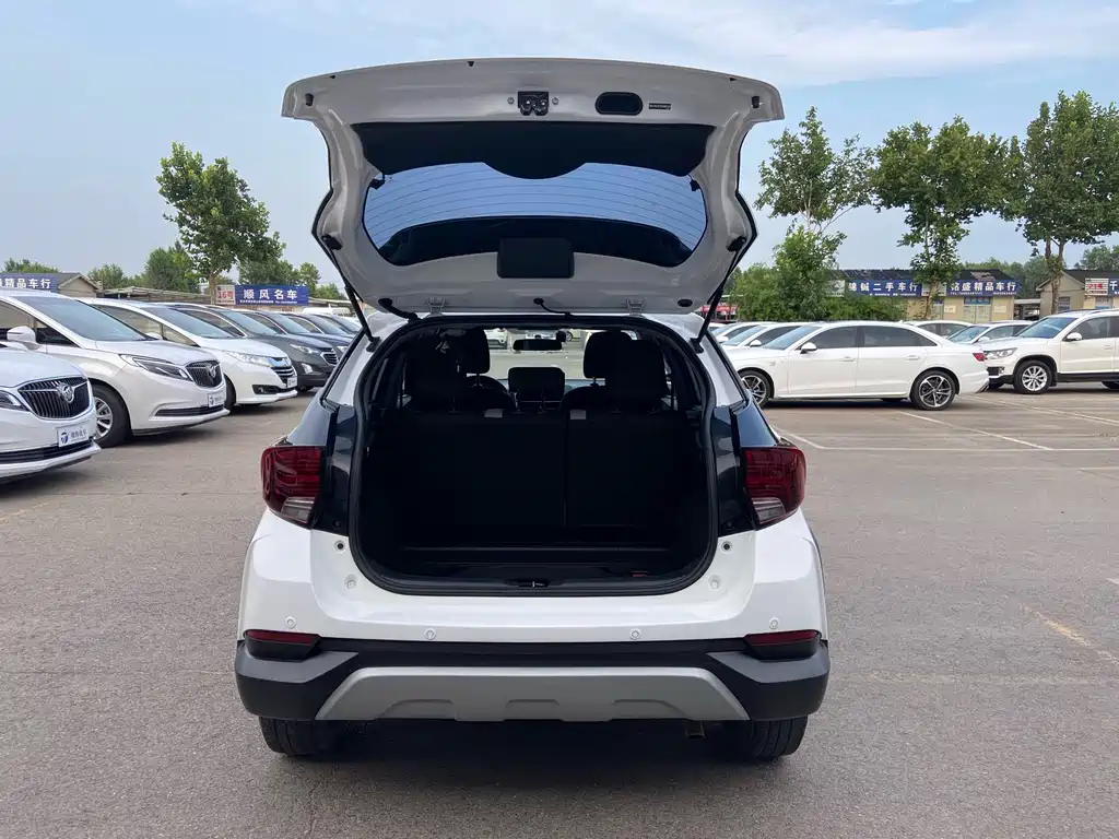 Toyota Yaris L 2020 — фото 16