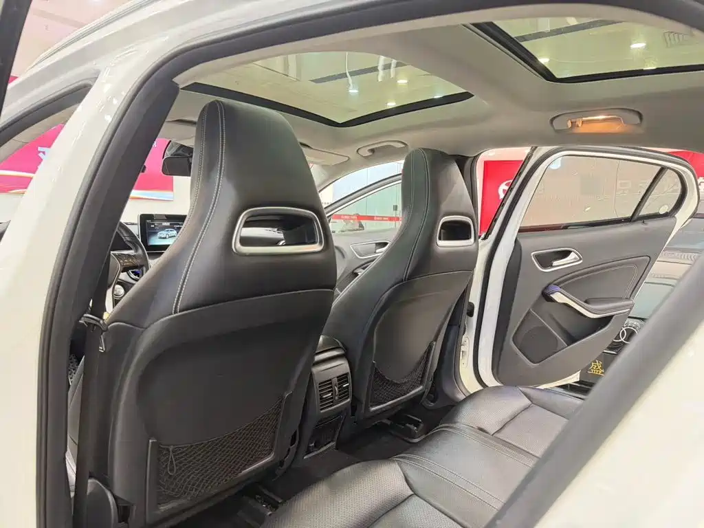 Mercedes-Benz GLA 2016 — фото 11