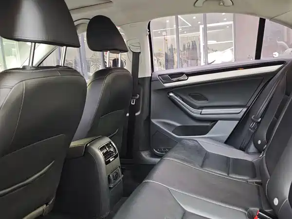 Volkswagen Sagitar 2018