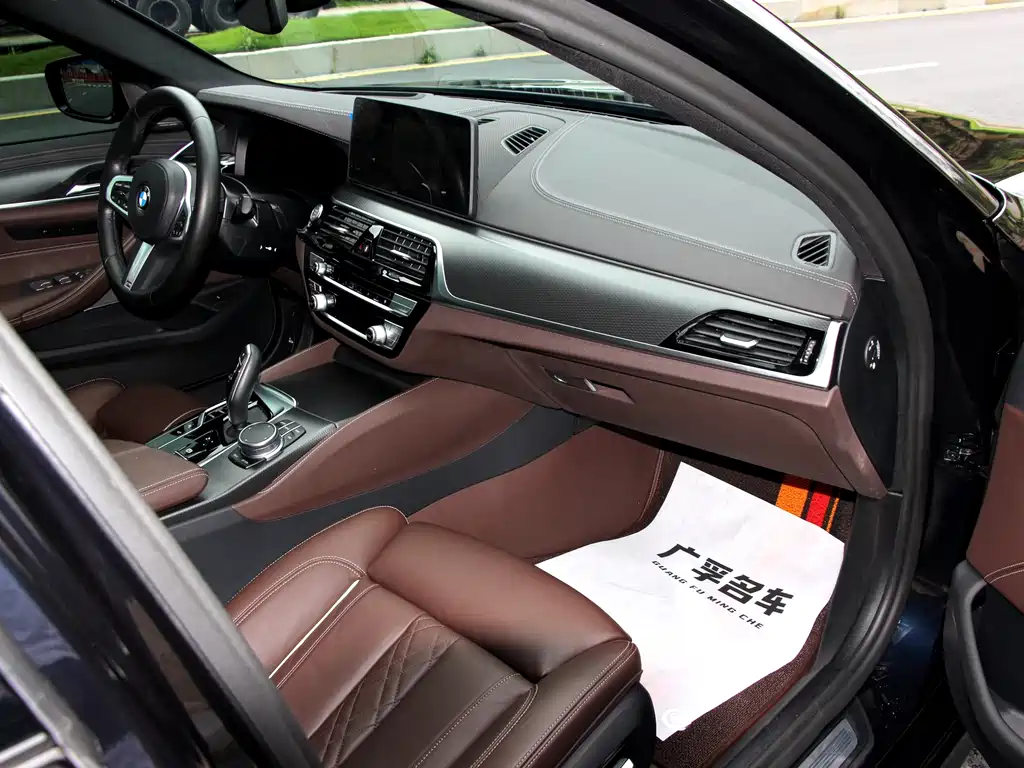 BMW 5 Series 2022 — фото 13