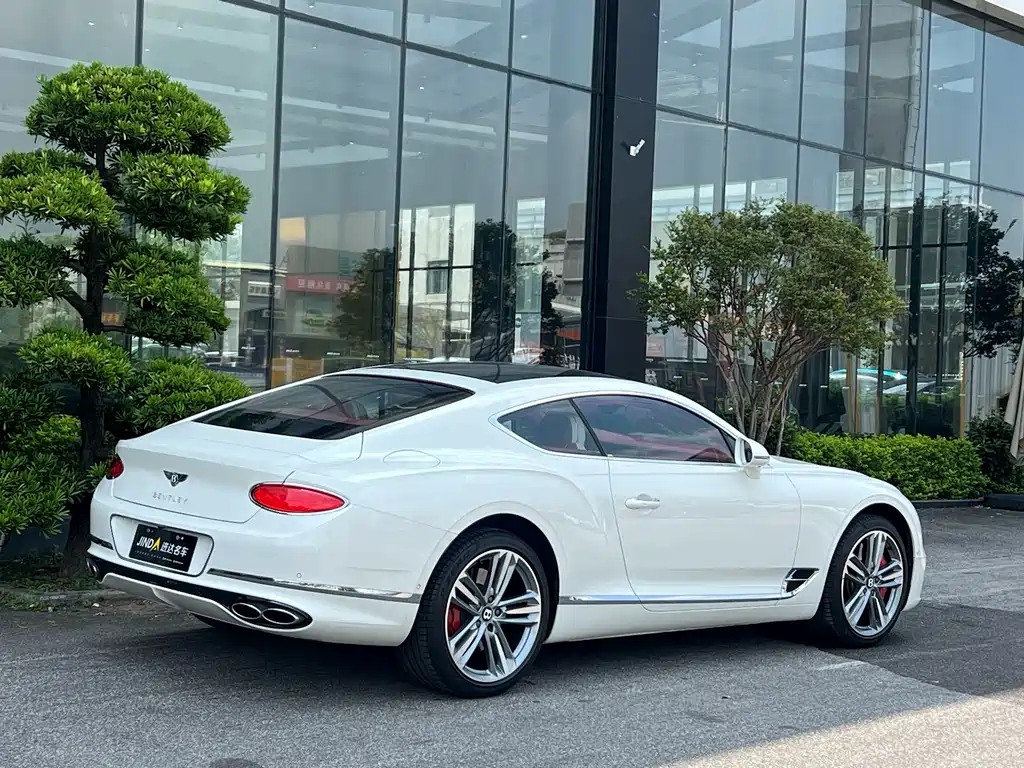 Bentley Continental 2023 — фото 11
