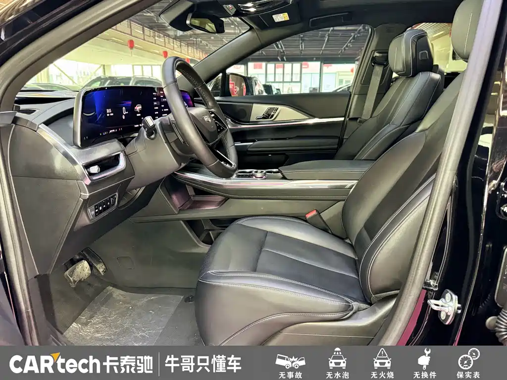 Cadillac XT5 2025 — фото 11