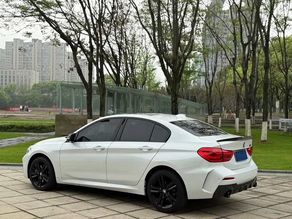 BMW 1 Series 2022 — фото 16