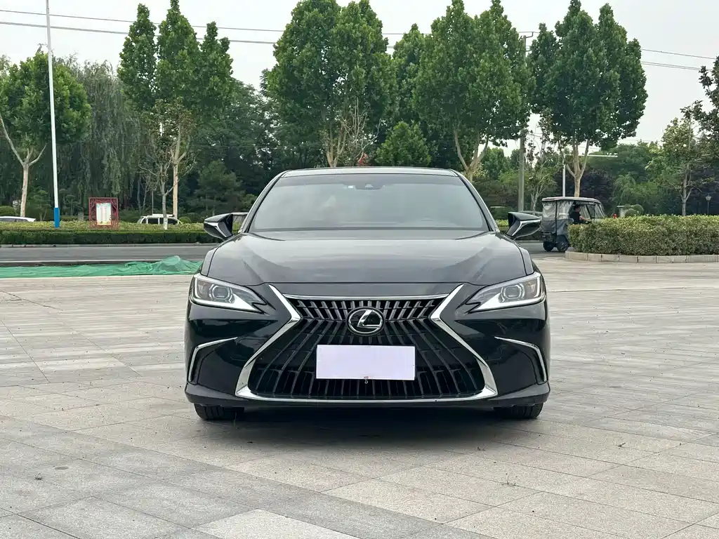 Lexus ES 2024