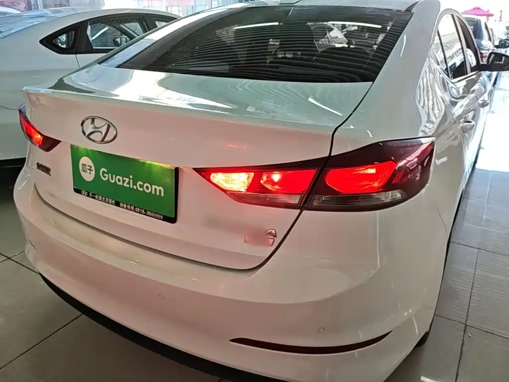 Hyundai Elantra 2017 — фото 8