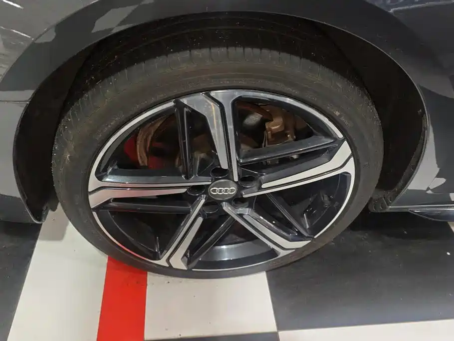 Audi A4L 2024