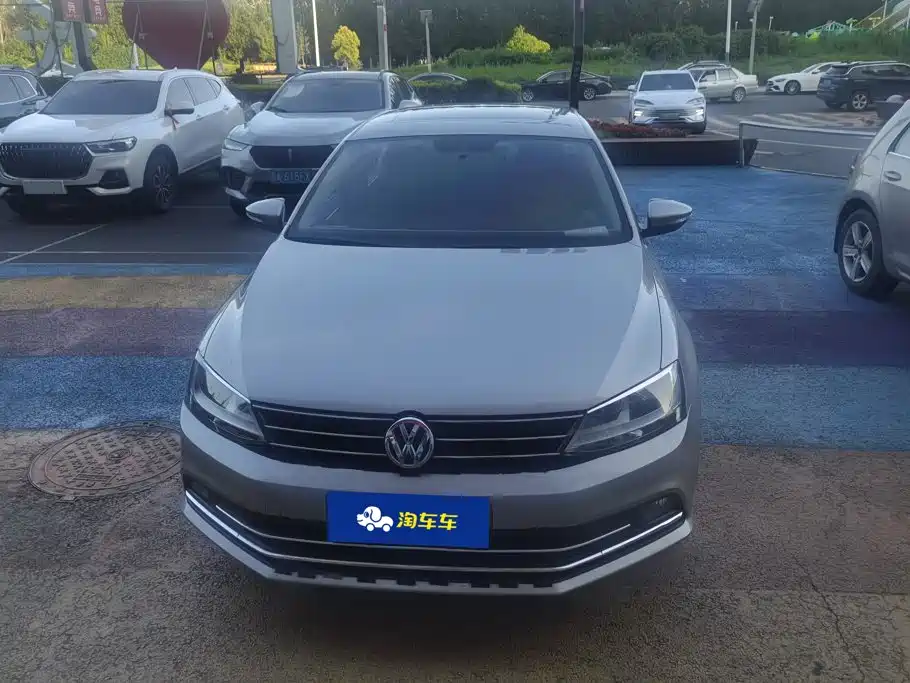Volkswagen Sagitar 2016