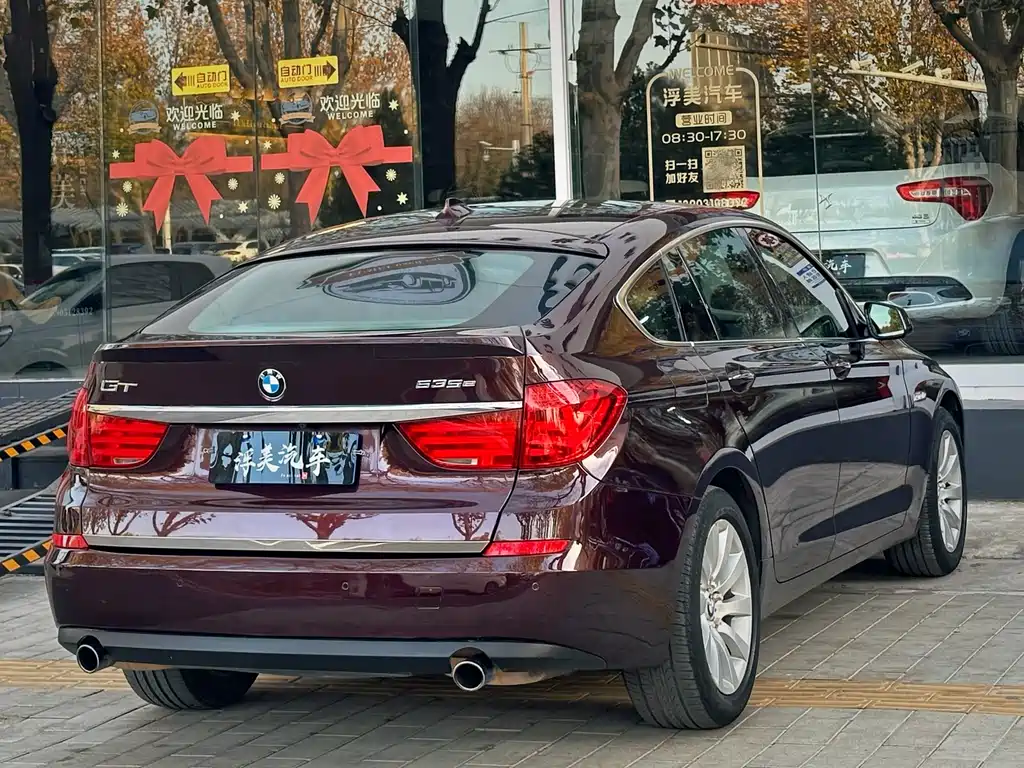 BMW 5 Series GT 2011 — фото 6