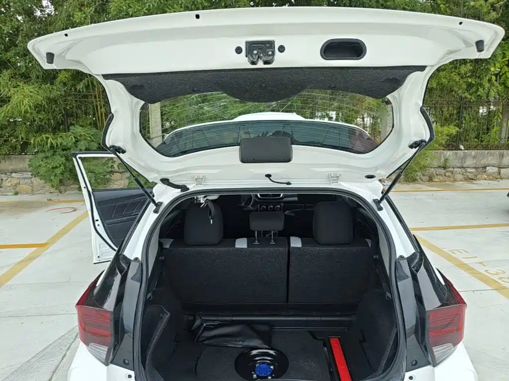 Toyota Yaris L 2021 — фото 19