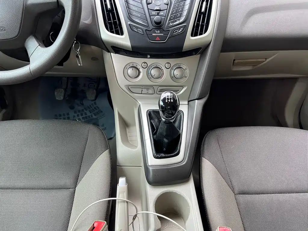 Ford Focus 2013 — фото 13