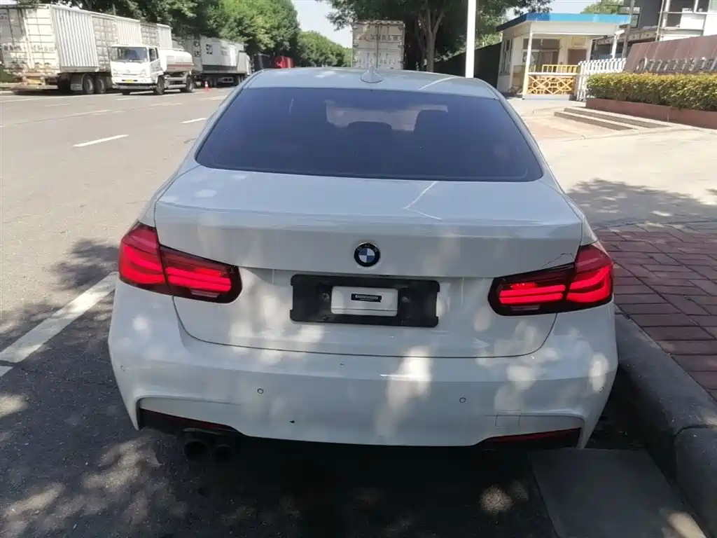 BMW 3 Series 2018 — фото 6