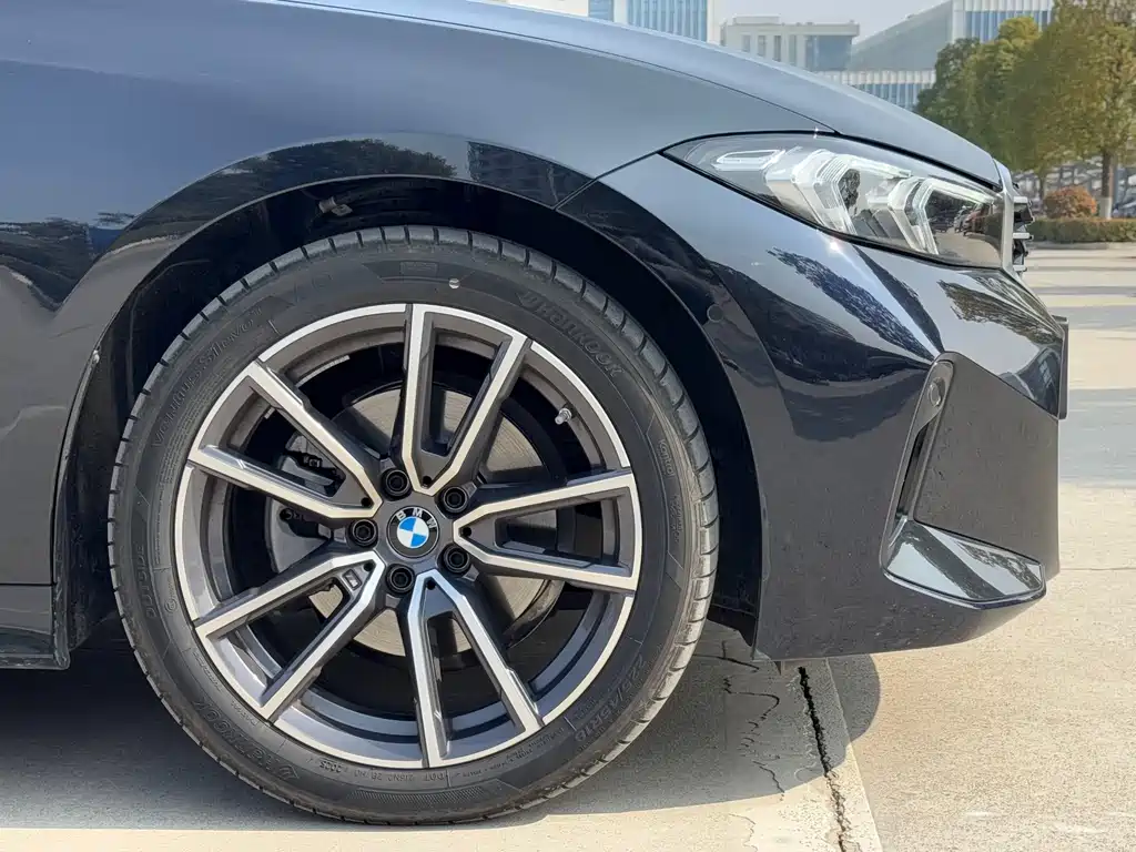 BMW 3 Series 2025 — фото 12