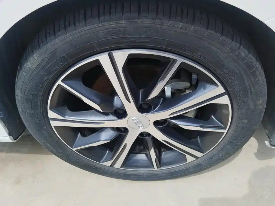Geely Emgrand 2023