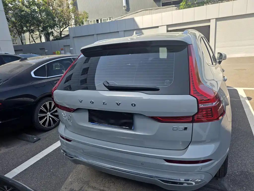 Volvo XC60 2025 — фото 10