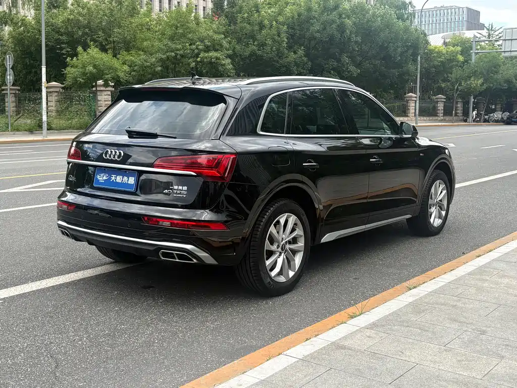 Audi Q5L 2023 — фото 8