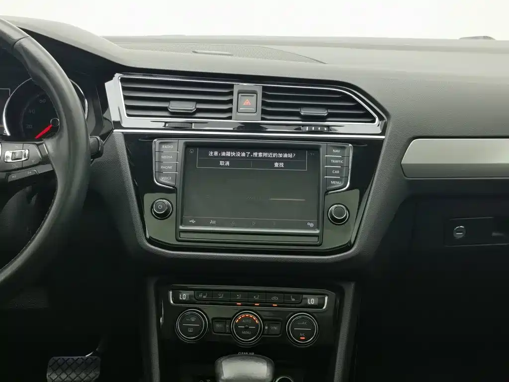 Volkswagen Tiguan L 2017 — фото 12
