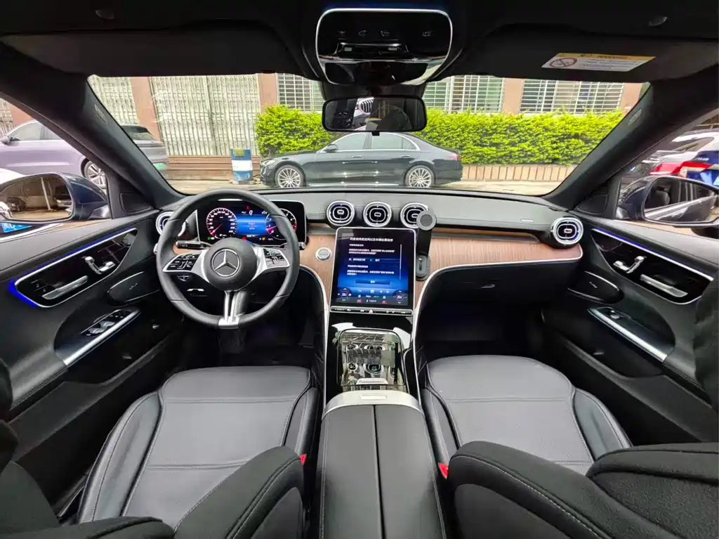Mercedes-Benz C-Class 2024 — фото 13