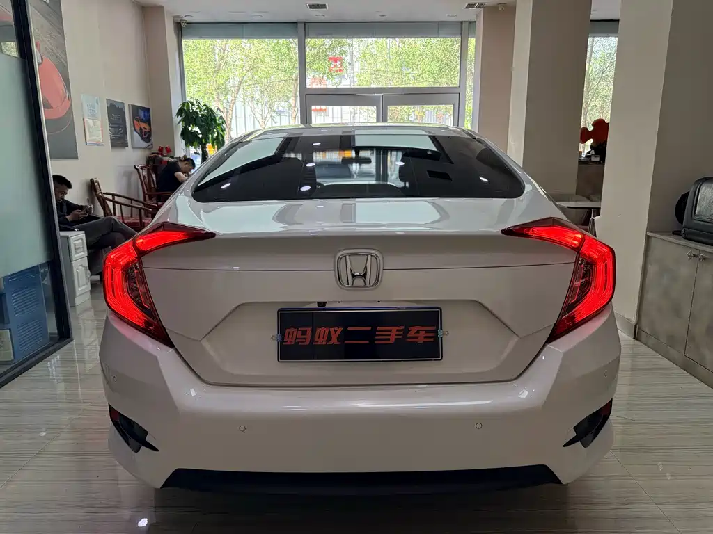 Honda Civic 2019 — фото 6