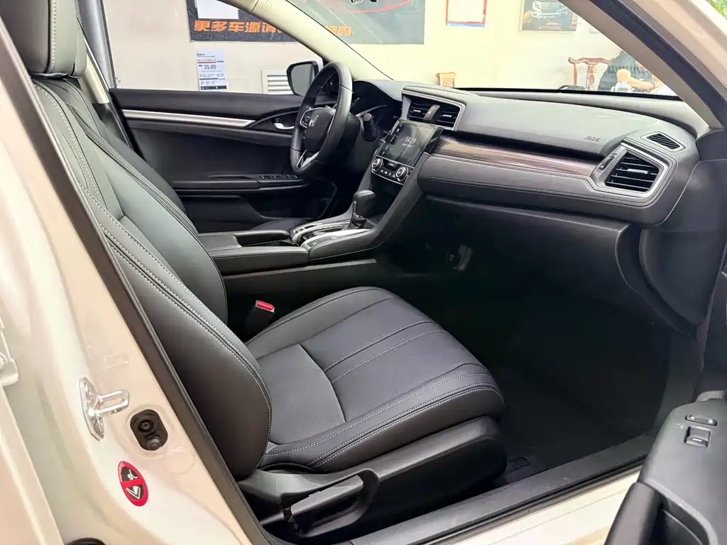 Honda Civic 2019 — фото 10