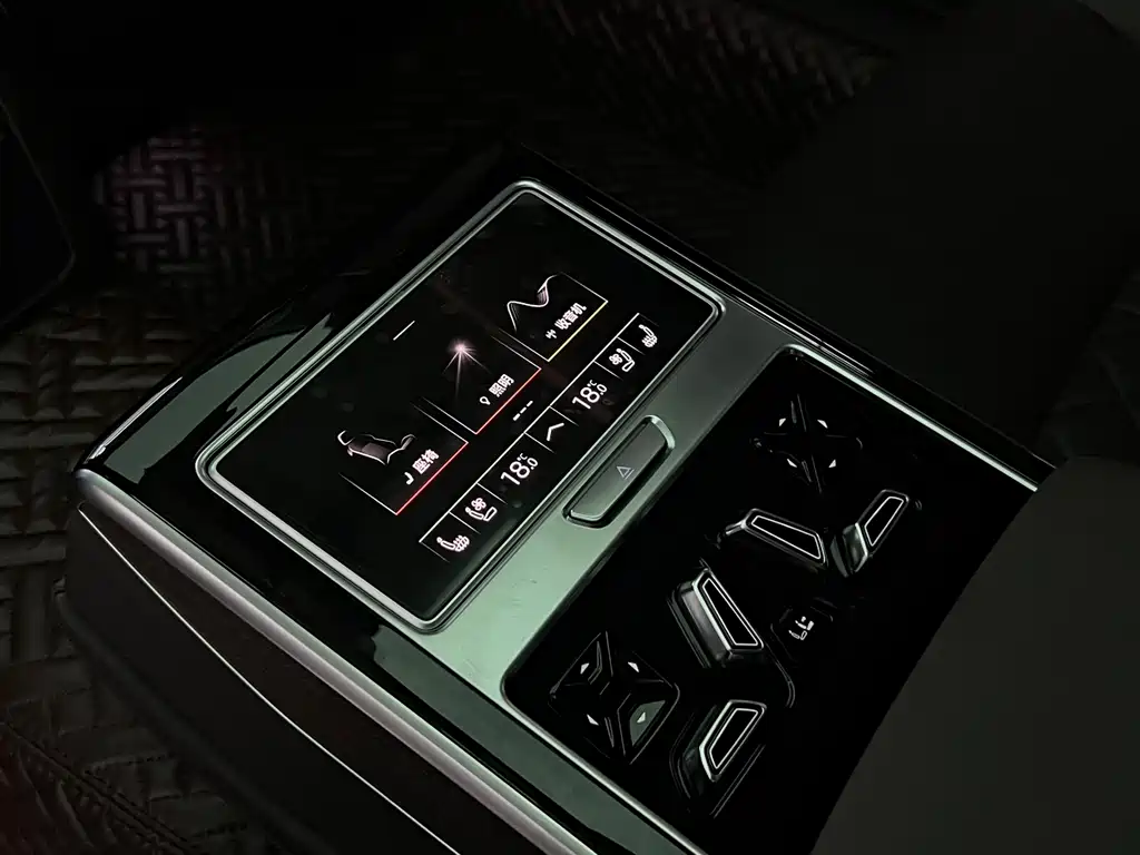 Audi A8 2020 — фото 15