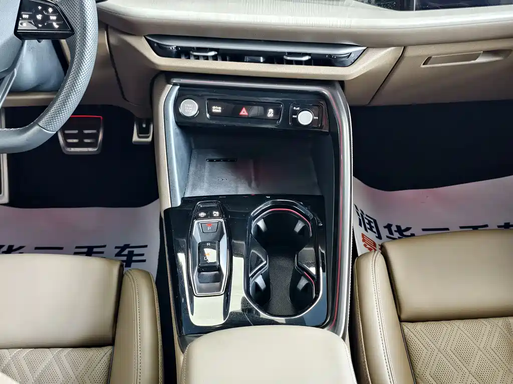 Audi Q5L 2025 — фото 12