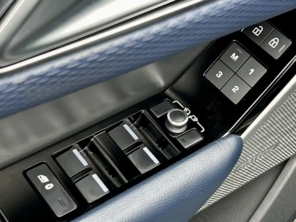 Land Rover Velar 2021 — фото 12