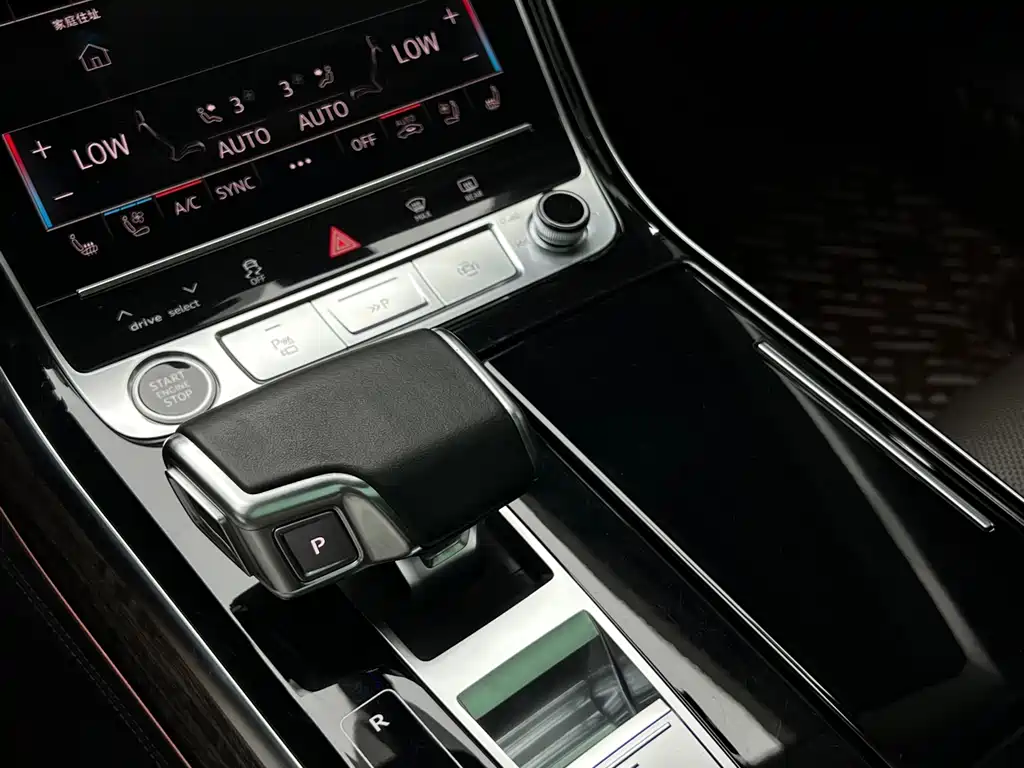 Audi A8 2020 — фото 38