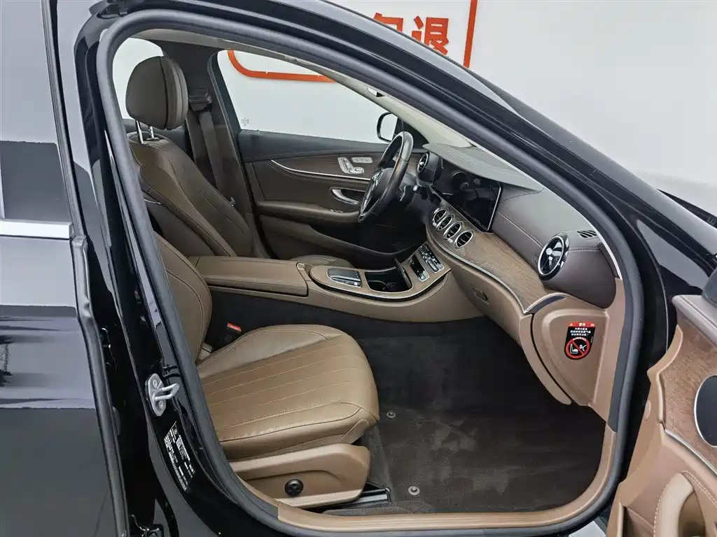 Mercedes-Benz E-Class 2023 — фото 23