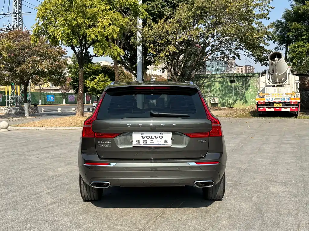 Volvo XC60 2021 — фото 10