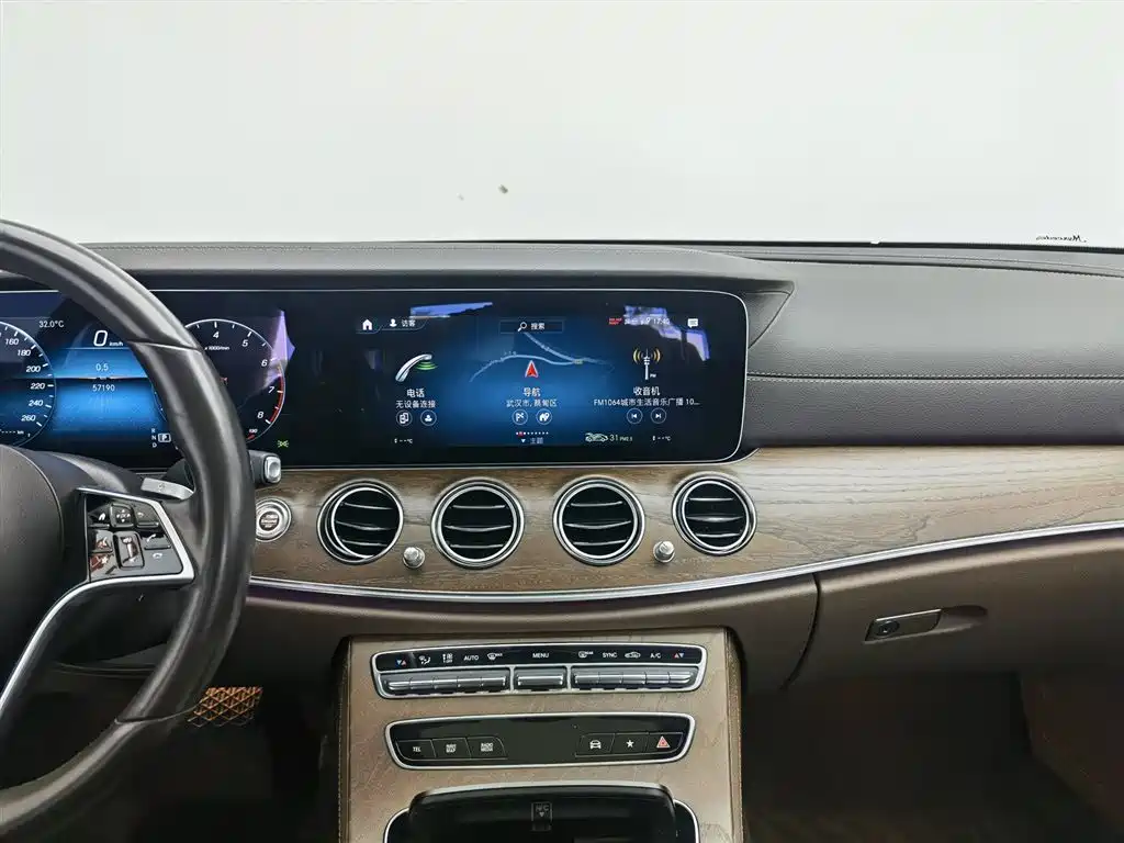 Mercedes-Benz E-Class 2023 — фото 12