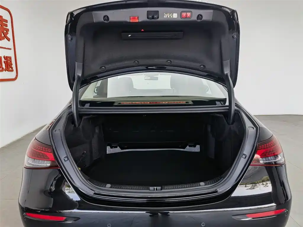 Mercedes-Benz E-Class 2023 — фото 16