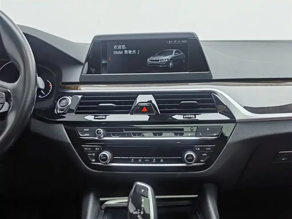 BMW 5 Series 2017 — фото 12