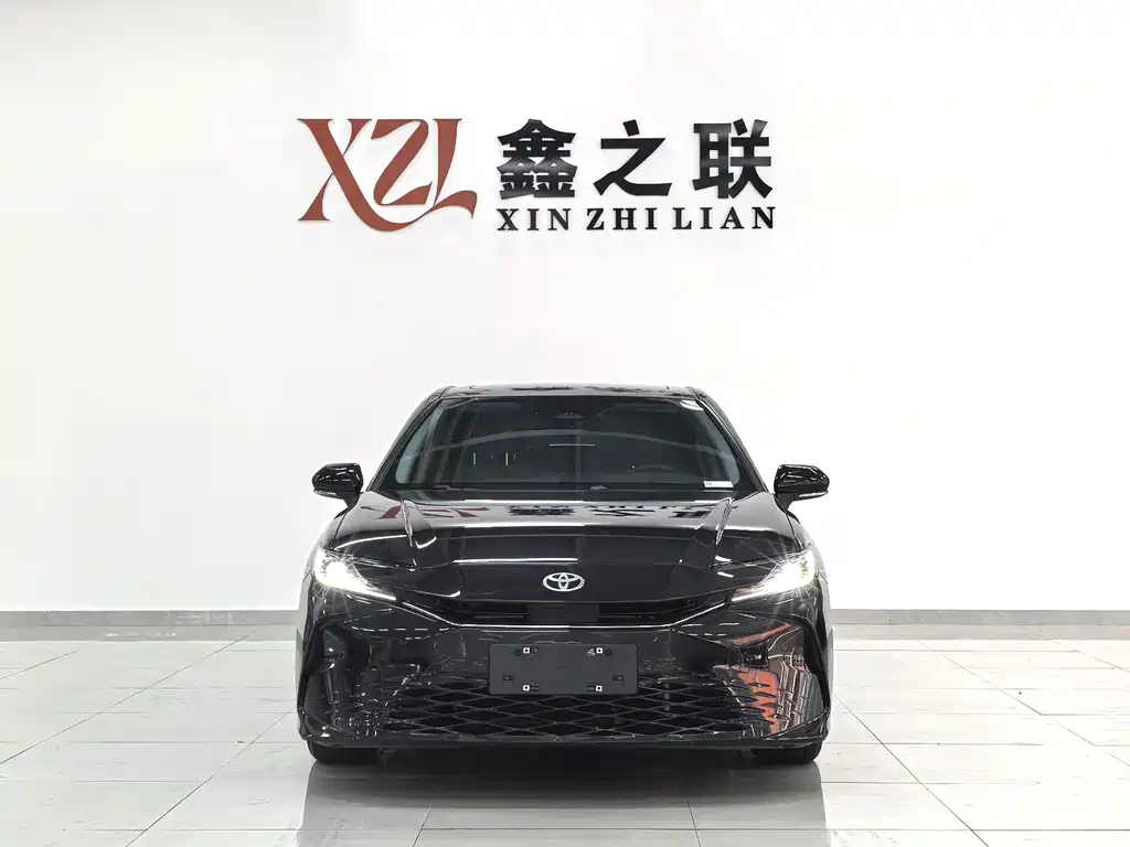 Toyota Camry 2024 — фото 2
