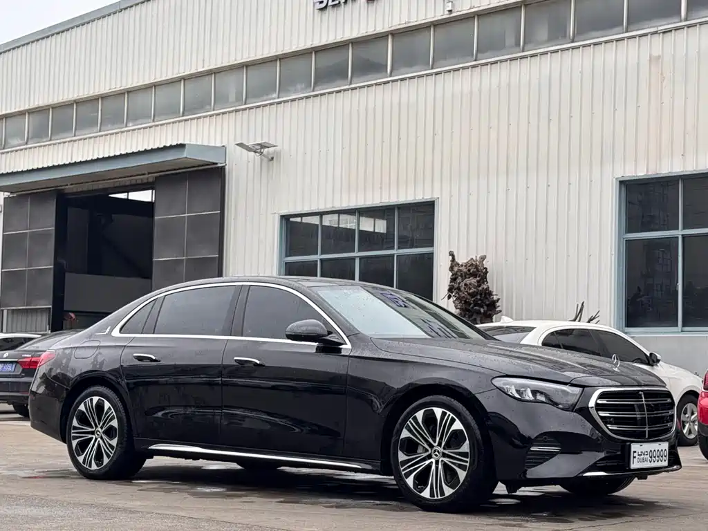 Mercedes-Benz E-Class 2025 — фото 3