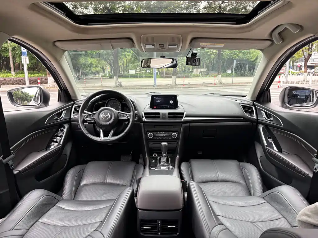 Mazda 3 Axela 2018 — фото 12
